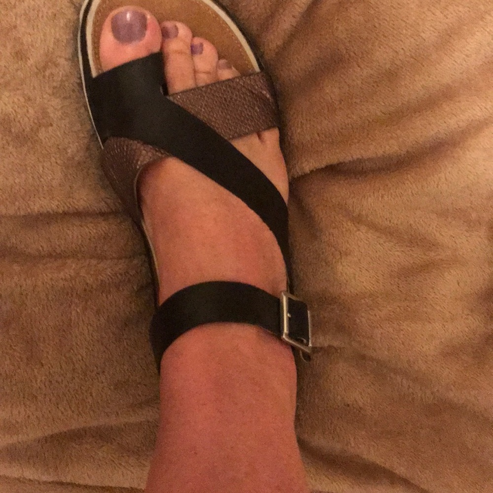 Clark’s Leather Trigenic comfort sandal. Size 9